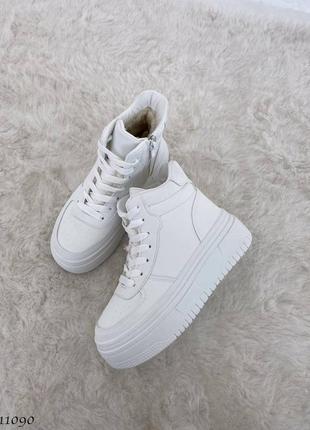 Зимние женские кроссовки