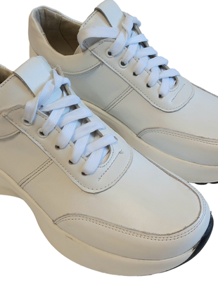 Кросівки жіночі шкіряні білого кольору1 фото