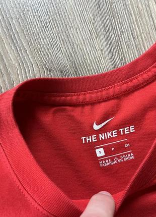 Чоловіча бавовняна футболка з великим свушем принтом the nike tee7 фото