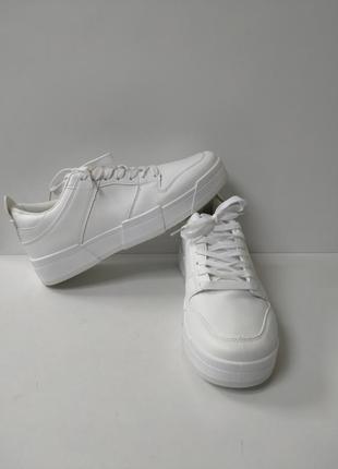 Кросівки білі, чоловічі,на шнурках.і-5031.
ціна-850грн
розміри:42;43;44;45;46.2 фото