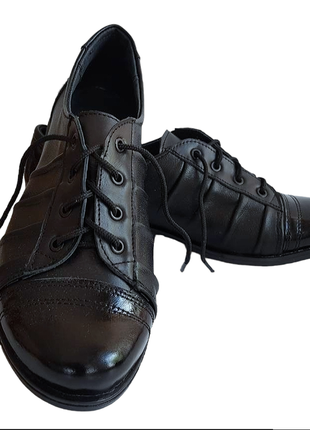 Женские кожаные туфли с лаковым носком2 фото