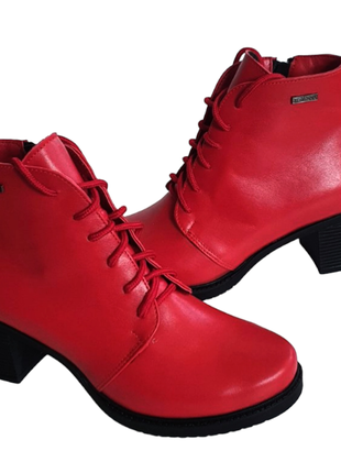 Ботинок женский кожаный на каблуке красного цвета3 фото