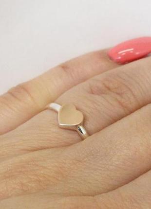 Серебряное кольцо сердце с золотыми вставками4 фото