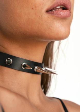 Чокер с шипами , кожаный чокер с длинными шипами
