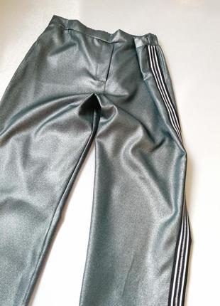 Классические брюки с эффектом напыления батальные размеры по бокам спортивные лампы очень5 фото