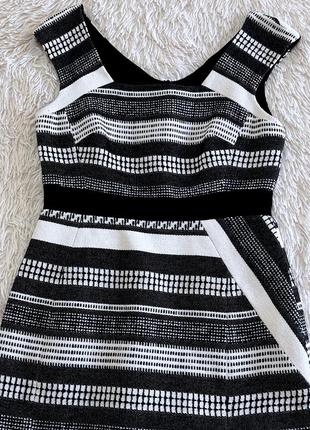 Стильное платье karen millen в черно-белых тонах