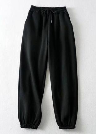 Спортивные женские штаны джоггеры на флисе на высокой посадке с карманами качественные, стильные теплые черные белые