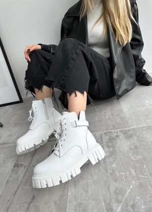 Белые и черные  зимние ботинки,кожа2 фото
