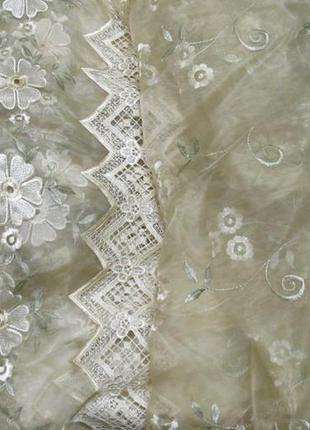 Готовая гардина из органзы с ажурным низом, вышивкой, на тесьме 4,0 х 2,30 м