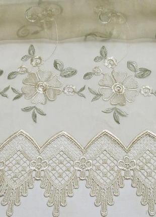 Готовая гардина из органзы с ажурным низом, вышивкой, на тесьме 4,0 х 2,30 м