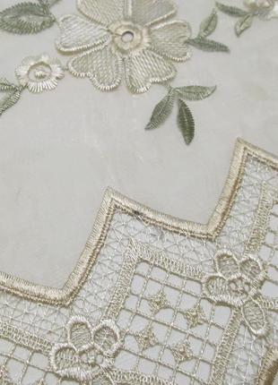 Готовая гардина из органзы с ажурным низом, вышивкой, на тесьме 4,0 х 2,30 м