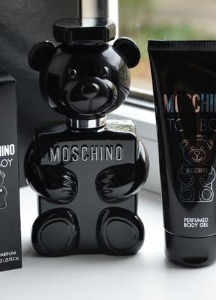 Новый набор moschino toy boy, парф. вода 100 мл+ тревел п/в 10 мл+лосьон 100 мл4 фото