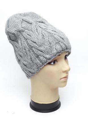 Женская вязаная зимняя шапка на флисе арт.44 серый2 фото