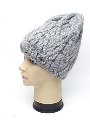 Женская вязаная зимняя шапка на флисе арт.44 серый3 фото