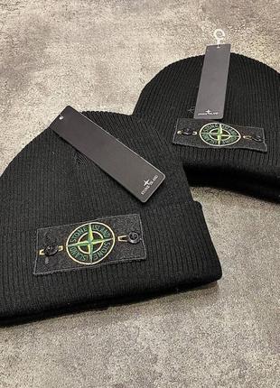 Шапка stone island черная с желто - зеленым патчем1 фото