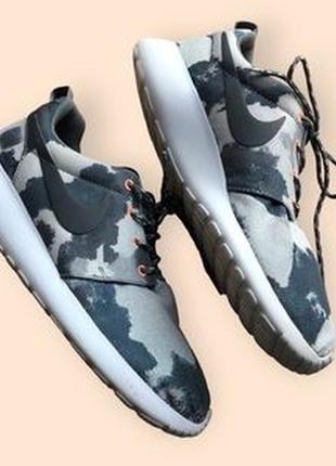 Женские кроссовки &gt;nike roshe runprint camo\оригинал\р.39(25см)