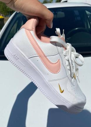 Кроссовки женские кожаные nike air force, белые с персиковым