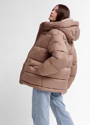 Зимняя актуальная теплая женская молодежная куртка пуховик оверсайз на екопухе  x-woyz капучино1 фото