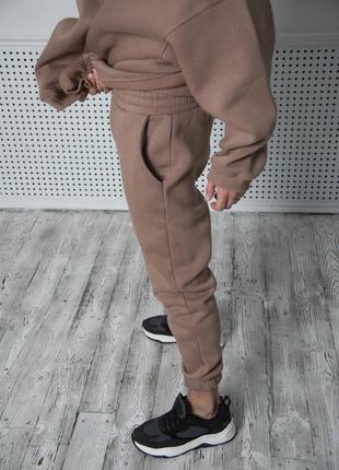 Мужские зимние спортивные штаны оверсайз на флисе мокко (bon)6 фото