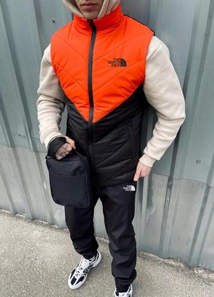 Мужской спортивный костюм the north face жилетка + штаны + барсетка из плащевки оранжевый зе норт фейс (bon)