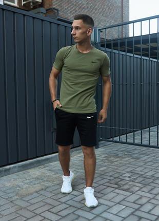 Чоловічий літній костюм nike футболка + шорти хакі з чорним комплектом найк (bon)