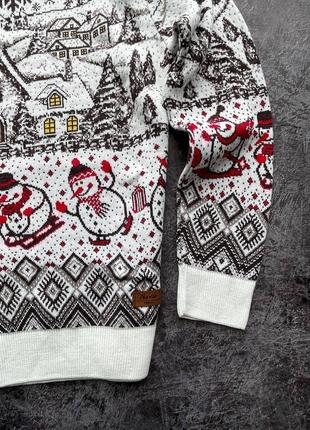 Мужской новогодний свитер с оленями и домиками белый без горла шерстяной (bon)2 фото