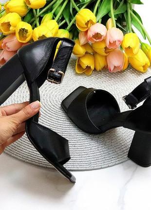 Элегантные кожаные черные женские босоножки натуральная кожа на устойчивом каблуке