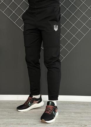 Мужские спортивные штаны черные однотонные с гербом весенние | брюки мужские хлопковые повседневные (bon)