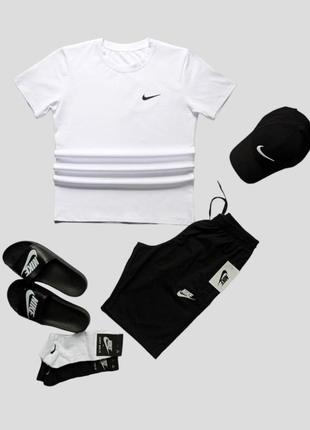 Чоловічий літній костюм nike футболка + шорти + кепка + шльопанці + шкарпетки чорно-білий найк (bon)