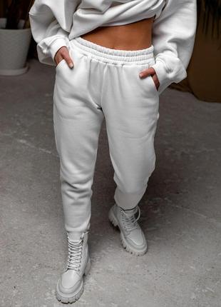 Женские зимние спортивные штаны оверсайз белые | брюки джоггеры утепленные с начесом (bon)2 фото