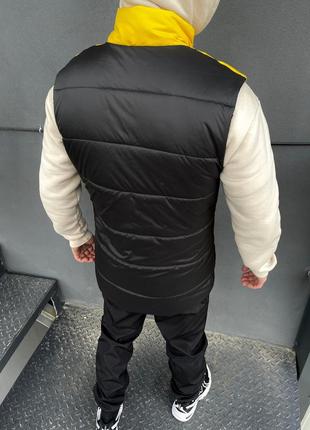 Чоловіча жилетка nike чорна з жовтим без капюшона з плащової тканини осінна  ⁇  безрукавка найк демісезонна (bon)5 фото