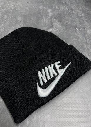 Чоловіча зимова шапка nike чорна з закотом принт вишивка найк (bon)