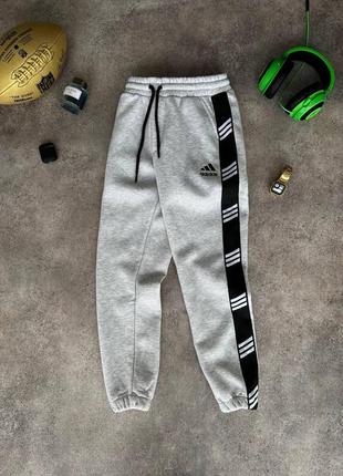 Мужские зимние спортивные штаны adidas серые на флисе с лампасами адидас (bon)1 фото