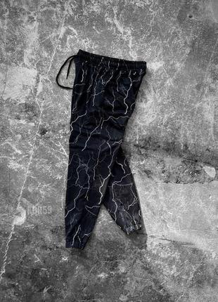 Чоловічі спортивні штани чорні з яскравим принтом весняні осінні | штани трикотажні легкі (bon)2 фото