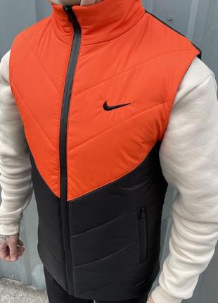 Мужская жилетка nike черная с оранжевым без капюшона весення осенняя | безрукавка найк демисезонная (bon)2 фото
