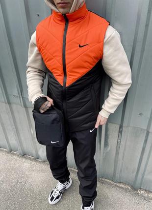 Мужская жилетка nike черная с оранжевым без капюшона весення осенняя | безрукавка найк демисезонная (bon)5 фото