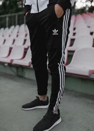 Чоловічі зимові спортивні штани adidas чорні з лампасами на флісі адідас (bon)