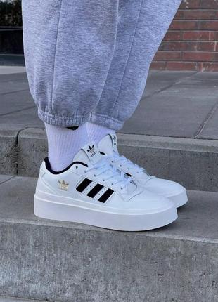 Женские кроссовки adidas forum bonega кожаные белые с черным адидас форум осенние весенние (bon)
