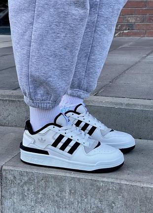 Жіночі кросівки adidas forum low шкіряні білі з чорним адідас форум осінні весняні (bon)