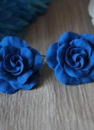 Сині сережки ручної роботи з квітами з полімерної глини "сині троянди"7 фото