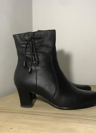Ботильйони чоботи демісезонні дешево