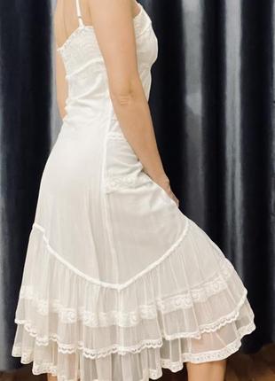 Винтажное белое платье с кружевами