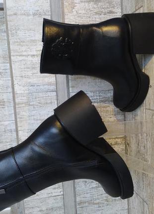 Стильные, практичные ботиночки из натуральной кожи черного цвета.5 фото
