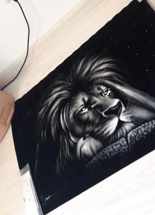 Картина лев на тканині.