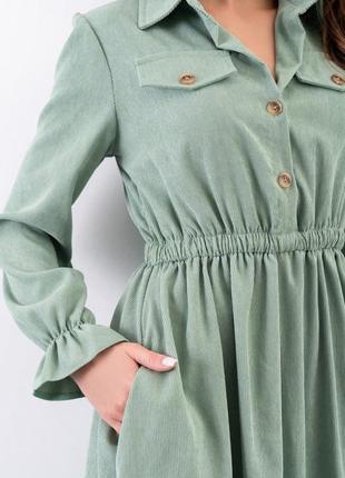 Зеленое вельветовое платье-рубашка с длинными рукавами4 фото