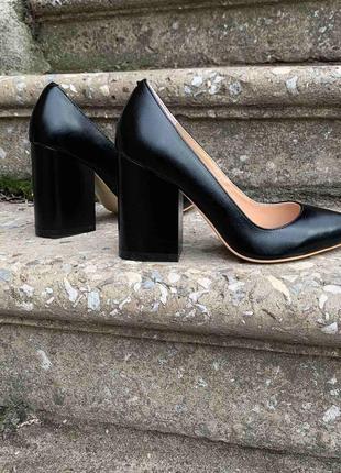 Туфлі човники з натуральної шкіри на товстому високому підборі 9 см