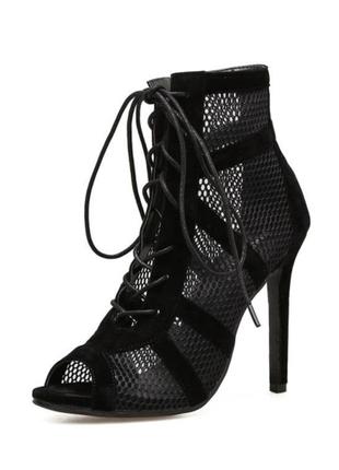 Взуття для танців high heels