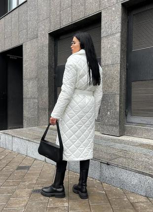 Пальто зимнее стеганое с мехом, белое3 фото