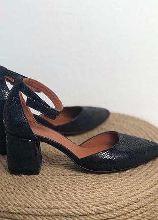 Туфлі човники з натуральної шкіри рептилія на низькому підборі 6 см