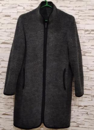 Класичне пальто осіннє демісезонне буклє вид каракуля зі складом шерсті сіре